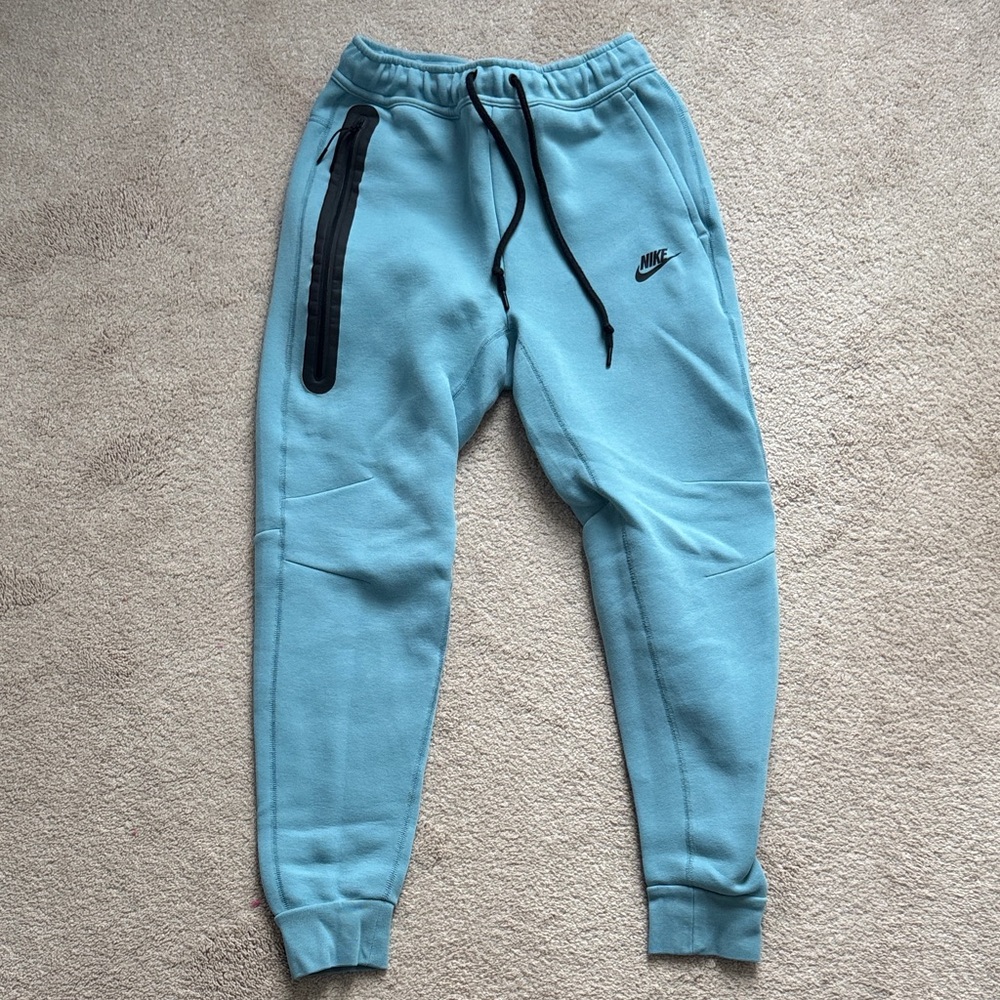 Men’s small Nike tech sweatpants